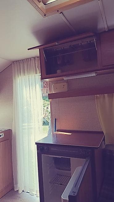 polovne kamp prikolice do 500 evra: Turistička kamp prikolica – retro enterijer sa dnevnim boravkom i — 9