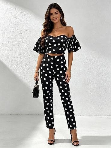 Damski komplet – crop top i pantalone na tufne - Boja: crna sa belim