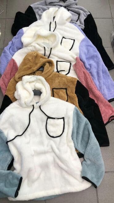 Women's Clothing: Sm/LxL. 
2000 din — 3