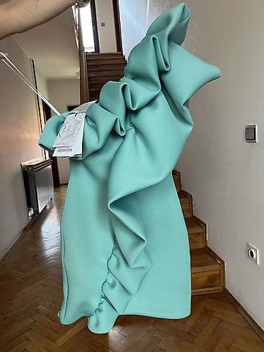 Elegantna plisirana suknja u mint zelenoj boji. Asimetričan kroj sa na lalafo.rs Elegantna plisirana suknja u mint zelenoj boji. Asimetričan kroj sa