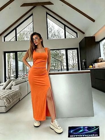 Haljine: Duga ženska haljina bez rukava sa prorezom sa strane. Model sa — 4