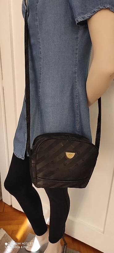 CD crna torbica, kao nova.
24cm X 20cm na lalafo.rs CD crna torbica, kao nova.
24cm X 20cm