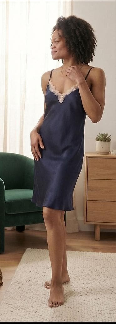 bebi dol saten: Satenasta slip spavaćica – tamnoplava - Elegantna slip silueta do — 1