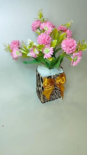 Dekorativna aranžman- saksija sa veštačkim cvećem - Aranžman od