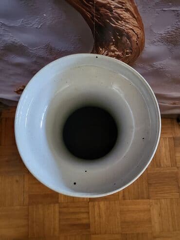 Ostali antikviteti: Velika vaza porcelanska,rucno reljefno oslikana 1950g+. Velika — 11