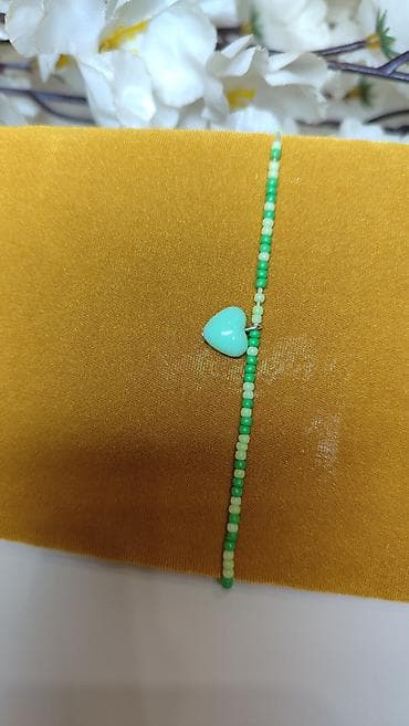 ranac muski: Minimalistička narukvica od sitnih perlica u nijansama zelene i — 1