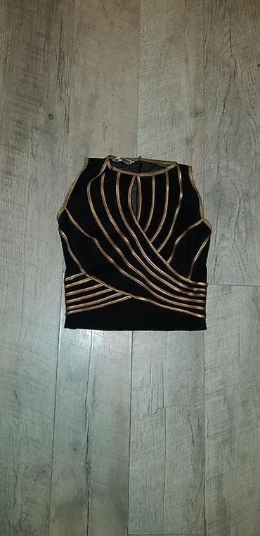 Crni ženski krop top bez rukava sa zlatnim detaljima. - Materijal