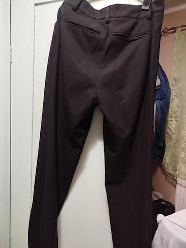 Overalls: Ženski poslovni komplet – sako i pantalone, crne boje. - Kroj — 3