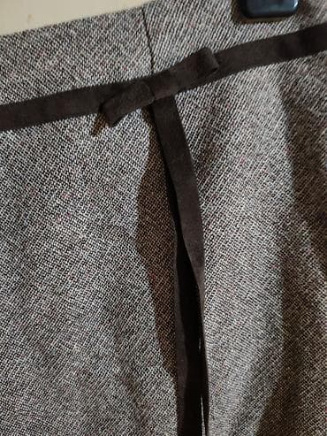 prsluk za trimer: Suknja od tkanog štofa do kolena, siva melirana sa sitnim tačkicama u — 2