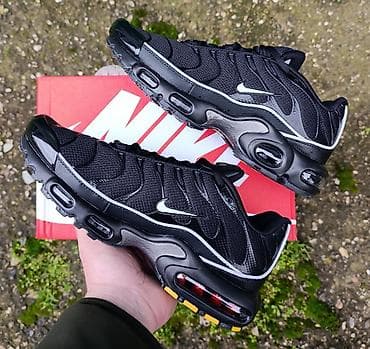 trapstar komplet: Nike TN patike u crnoj boji sa sivim i belim detaljima. Model je — 2