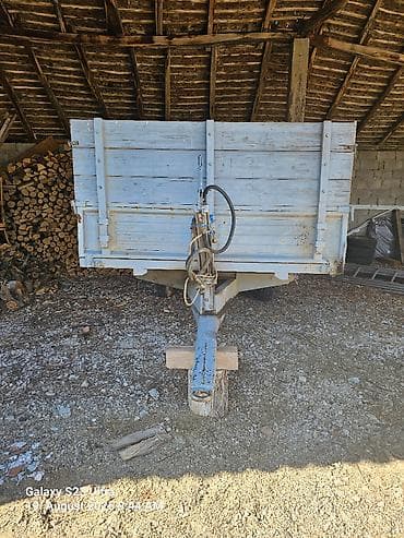Prodajem Traktor sa Prikolicom u dobrom i ispravnom stanju. Traktor na lalafo.rs Prodajem Traktor sa Prikolicom u dobrom i ispravnom stanju. Traktor