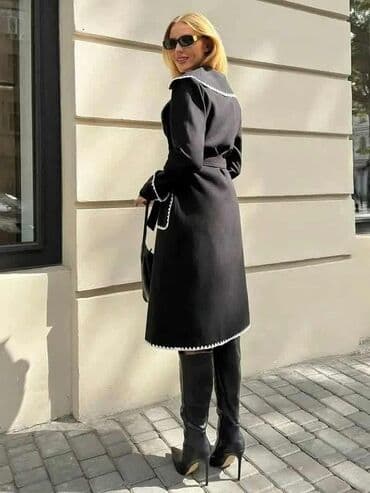 monkler jakne: 🔥Elegantni crni kaput sa kontrastnim belim obrubom Cena: 5700 din — 3