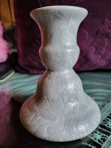 Stare vaze i dekor: Svecnjak nov porcelanski,rucni rad 80te. Visina. 11cm — 1