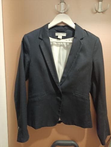 Ženski sako H&M, tamno plave boje. - Model: klasičan strukirani