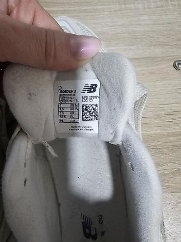 mokasine sa rebrastim djonom: New Balance 9060 “Sea Salt” patike - Model: U9060ERB - Veličina: EU — 3