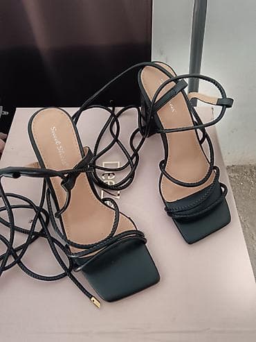 sinsay sandale: Crne ženske sandale s višestrukim kaiševima na pertlanje - Model — 2