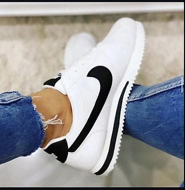 alexander smith patike: Bele patike sa crnim detaljima – klasičan, sportsko-urban stil. - — 1