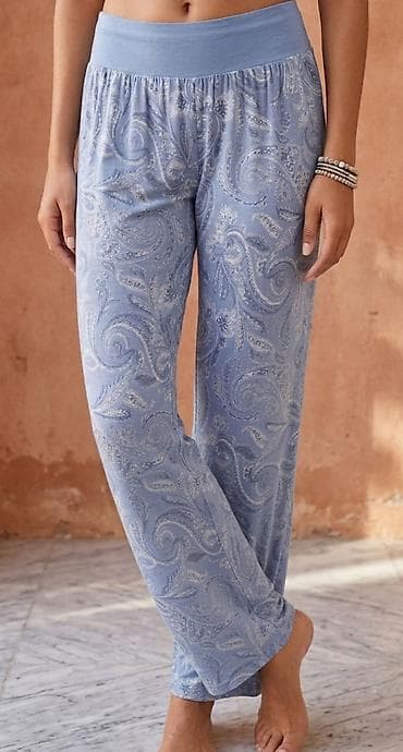 Ženske ležerne pantalone – svetloplave sa paisley dezenom -