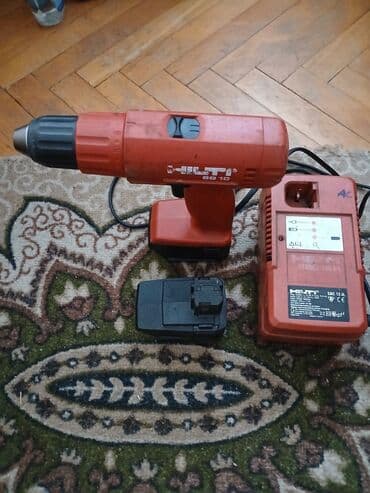 mehanizam za rotirajuce daske: Hilti bušilica/šrafilica model SB 10. Uz nju dolazi punjač i jedna — 3
