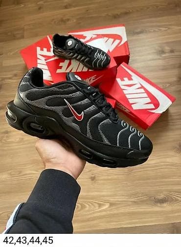 4000 din ❤️‍🔥
A👟lager