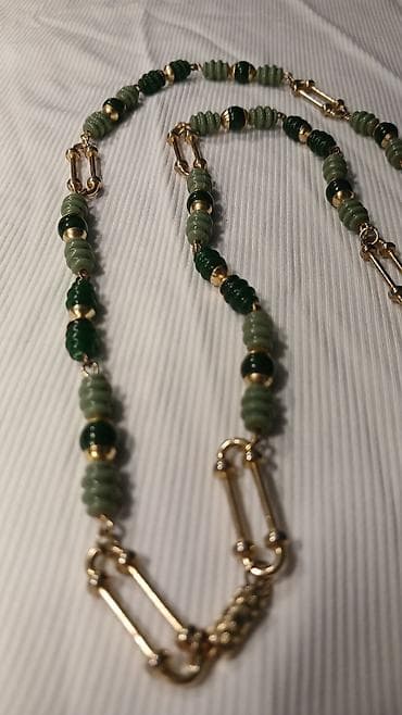 kaiš mona: Ogrlica sa zelenim perlama i zlatnim elementima - Elegantna duga — 1