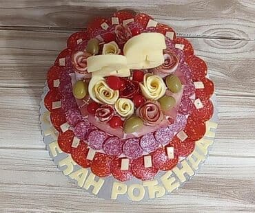 Konditorski proizvodi, slatkiši: Slana torta u obliku torte, kreirana od različitih vrsta suvomesnatih