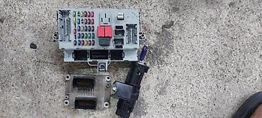 moj auto: FIAT PUNTO 1.2 BENZIN 16V MOTORNI RACUNAR KOMPLET | Ispravan set — 2