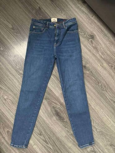 pantalone 38: Denim farmerke, veličine 29. Imaju 2% elastina, poluobim struka 38 cm — 1