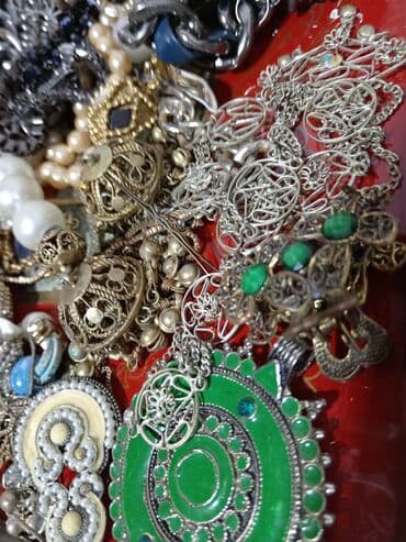 pidzame sa srcima: Veliki lot bižuterije – raznovrstan miks ogrlica, narukvica, minđuša — 1