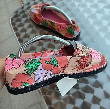 Gazište 24,5 cm odgovara broju 38, na espadrilama naznačena vel 40 na lalafo.rs Gazište 24,5 cm odgovara broju 38, na espadrilama naznačena vel 40