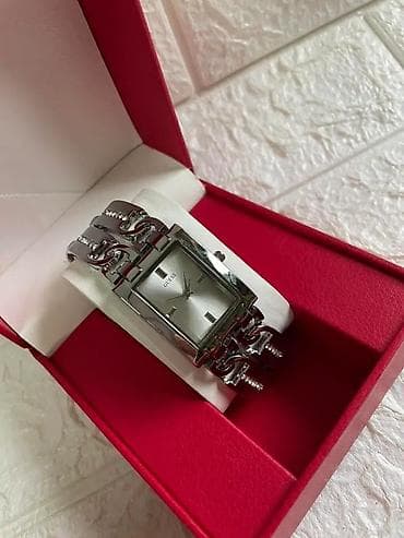 zenske torbe mona outlet: GUESS ženski ručni sat – pravougaono kućište i ukrasna narukvica sa — 1