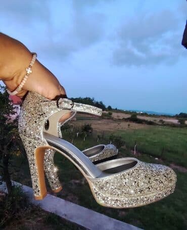 srebrne cipele: Sandals, Catwalk, 38 — 4