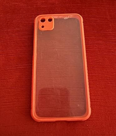 Prozirna zaštitna maska za telefon sa narandžastim okvirom. -