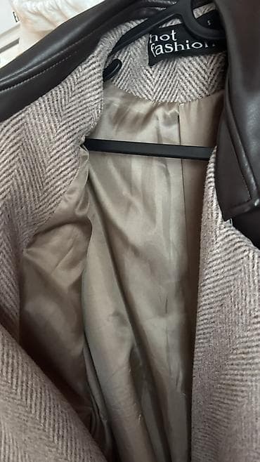 Donji delovi trenerke: Kaput S/M Nov jednom nošen velik je Širina ramena 42 dužina123 dužina — 6