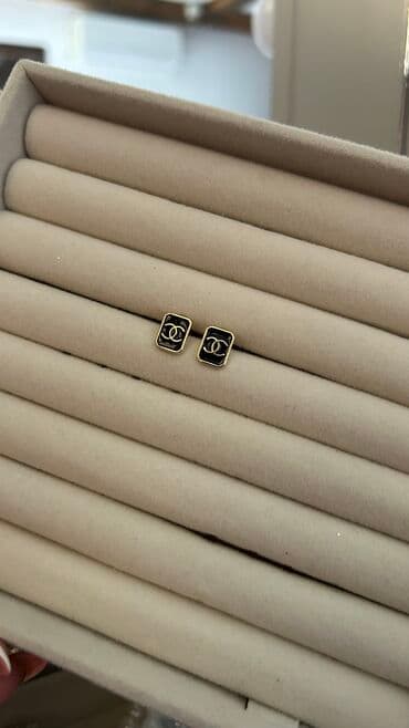 new yorker srbija prsluci: Screwback earrings, Chanel, Material: Stainless steel — 2