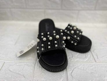 najk papuče: 36-40
1600 din
Roba sa kosova — 7