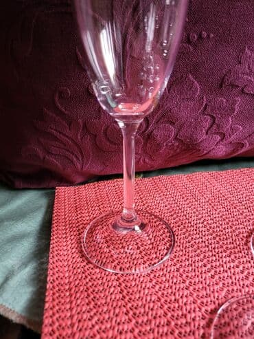 case za viski: Case nove Bohemija kristal,vintaz za vino. Komada 6 u ceni — 8