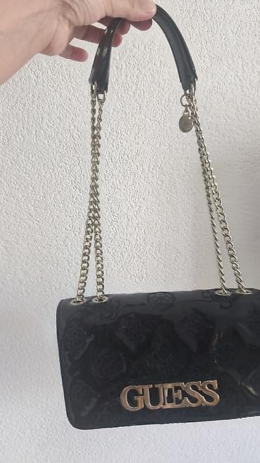 legend muske torbice: GUESS ženska torbica – crna, lak koža visokog sjaja - NOVA - Preklopni — 2
