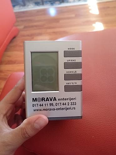 crni muski satovi: Digitalni stočni sat/termometar sa olovkom držačem – MORAVA enterijeri — 1