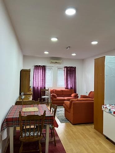 Izdajem garsonjeru u ulici Nikole Grulovica 4b u centru naselja. Stan na lalafo.rs Izdajem garsonjeru u ulici Nikole Grulovica 4b u centru naselja. Stan