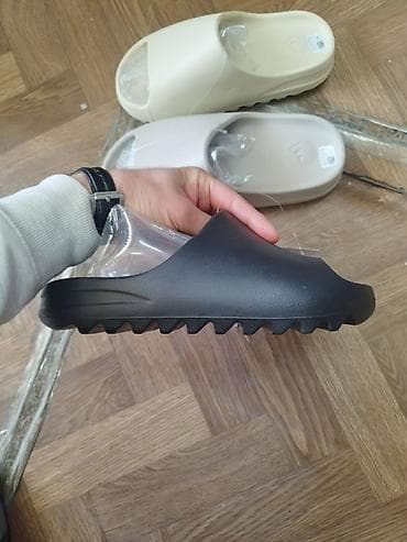 pixy sandale: Original Nike i Adidas jeezy slide u kutiji 3500 din. L — 5