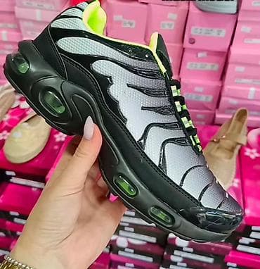 ugg patike crne: 41-45
Cena 4000 din 🍍 — 2