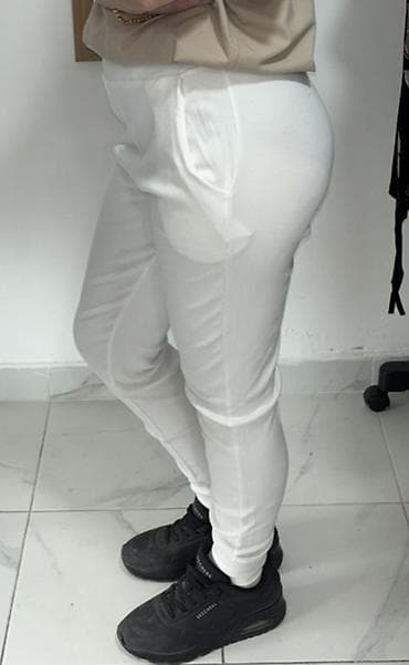 konture u stiku: 06. Trenerka u veličinama S/M i L/XL
1800 dinara M — 1