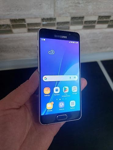 telefon za slabovide: Samsung Galaxy A3 (2016) – zlatni - Kompaktan 4.7" Super AMOLED ekran — 1
