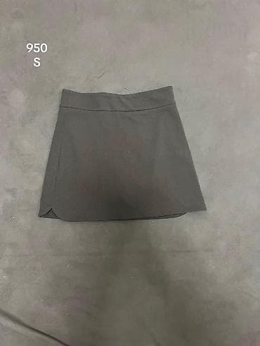 Mini suknja – tamnosiva - Model: ravna mini suknja sa diskretnim