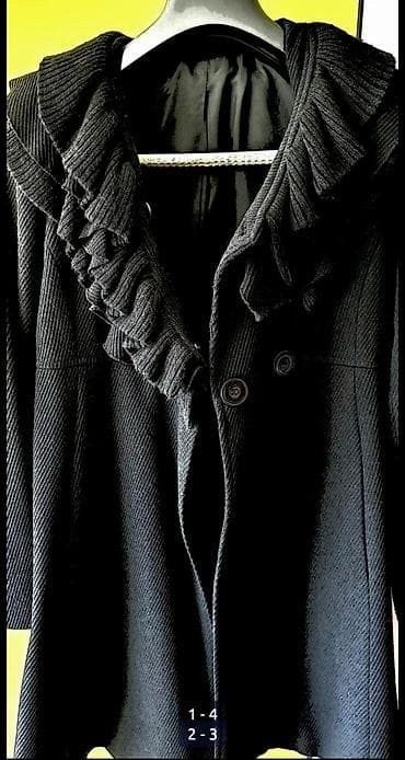 Elegantan crni kaput sa volanima – Access - Materijal: 65% vuna, 30%