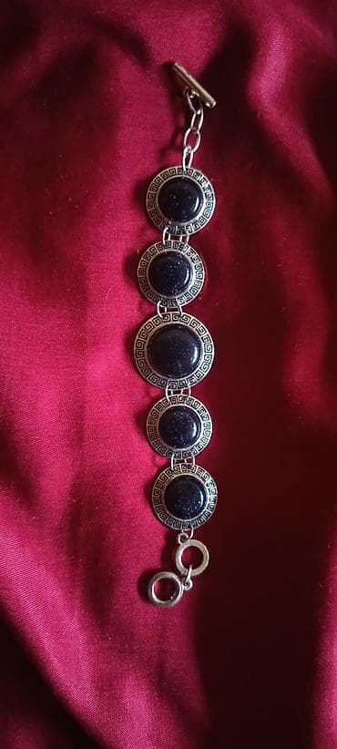 Prelep set nakita, mindjuše i narukvica, efektan, elegantan, kamen je