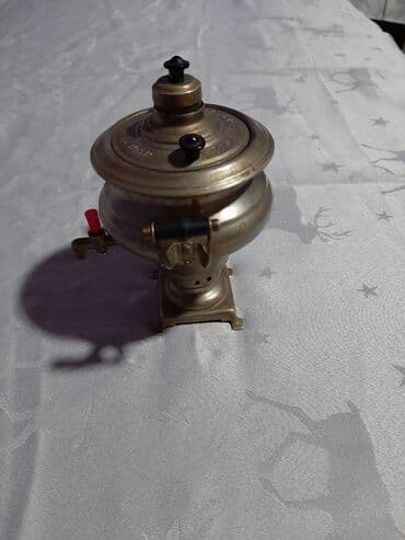 Umetnost i kolekcionarstvo: Ruski Samovar ocuvan napravljen 1966 godine vidi se od ispod sliko — 1