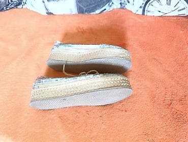 patike sa zaobljenim djonom: Srebrne ženske espadrile sa šljokicama - Gornjište prekriveno — 2