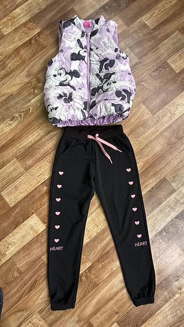 Dečiji komplet: prsluk + donji deo trenerke .Velicina 134 - Prsluk na lalafo.rs Dečiji komplet: prsluk + donji deo trenerke .Velicina 134 - Prsluk